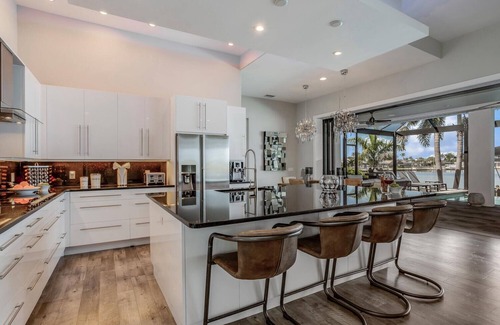 Eight Lakes Villa | THE LAKE HOUSE - Luxury Modern, Infinity-Pool, Western Exp., Lake Gulf Access,