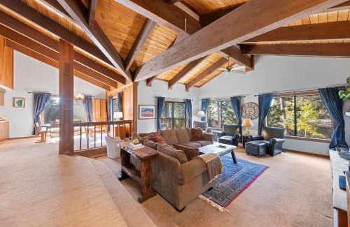 Lake Forest House | The Landing - Spacious Pet Friendly 4 BR with Hot tub