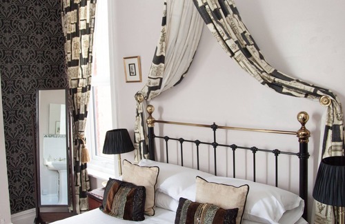 Eastbourne Bed & Breakfast | The Langtons Bed & Breakfast