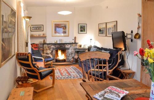 Thornthwaite House | The Larches