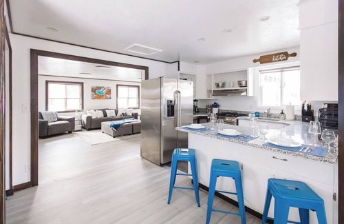 West Yellowstone Hotel | The Lazy Duck Inn