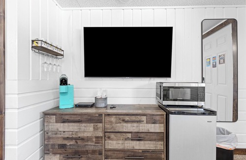 West Yellowstone Hotel | The Lazy Duck Inn