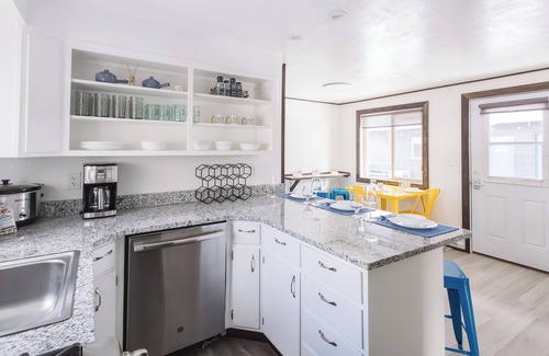 West Yellowstone Hotel | The Lazy Duck Inn