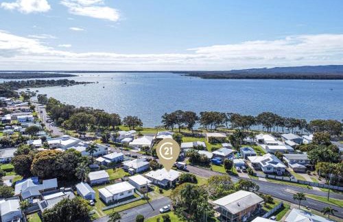 Tin Can Bay House | The Lazy Pelican