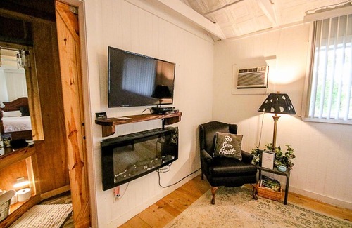 Tyler House | The Lazy Squirrel