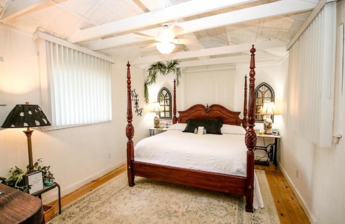 Tyler House | The Lazy Squirrel