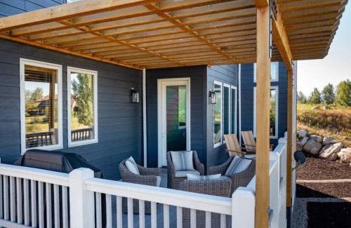 Eden House | The Ledges with Game Room and Theatre