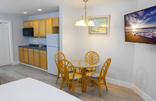 Fort Myers Beach Hotel | The Lighthouse Resort Inn & Suites