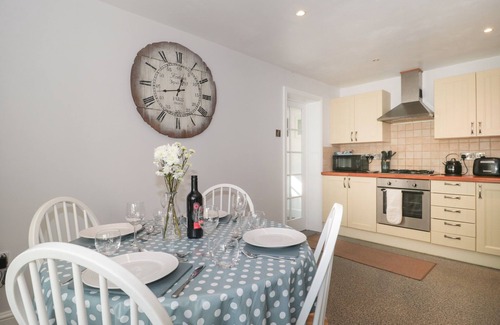 Chardstock Cottage | THE LINHAY, family friendly, with a garden in Chardstock, Devon