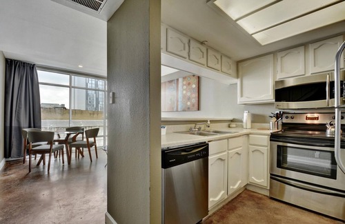 Downtown Austin Apartment | The Littlefields by Lodgewell | Updated Loft | B5