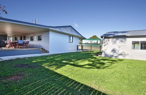Currarong House | The Lobster Pot – 550m to Warrain Beach