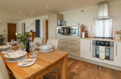 Westleigh Cottage | THE LOBSTER POT, family friendly in Westward Ho!
