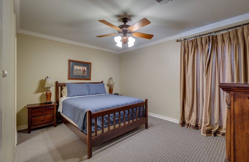 Lincoln Parish Cabin | The Lodge- Everyone can sleep under one roof! 10 min to Ruston