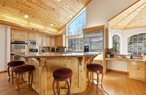 Meyers Cabin | The Lodge on Oaxaco - Epic Man Cave/Billiard Room