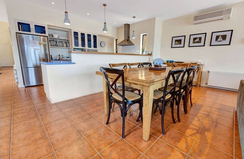 Paynesville House | The Loft - Beautiful waterfront accommodation on the canals in Paynesville.
