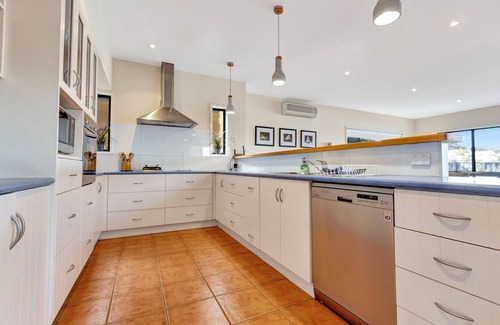 Paynesville House | The Loft - Beautiful waterfront accommodation on the canals in Paynesville.