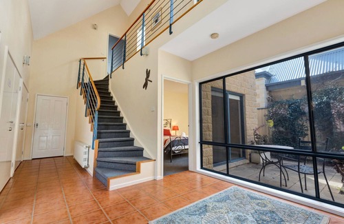 Paynesville House | The Loft - Beautiful waterfront accommodation on the canals in Paynesville.