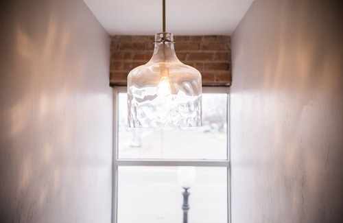 Claude Apartment | The Lofts Downtown: Studio B, Beautiful modern studio loft in downtown Claude