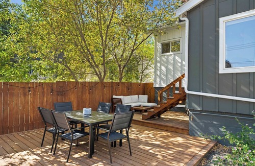 Sunnyside House | The Lokal 2 Kings Queen Suite in Sunnyside YYC