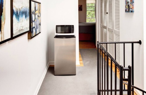 H Street Corridor Bed & Breakfast | THE LONDONER FLAT! National Mall, Hst, CAPITAL Hill, Union Station Unit A