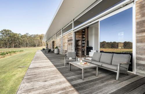 Pokolbin Villa | The Longhouse - Suite 1