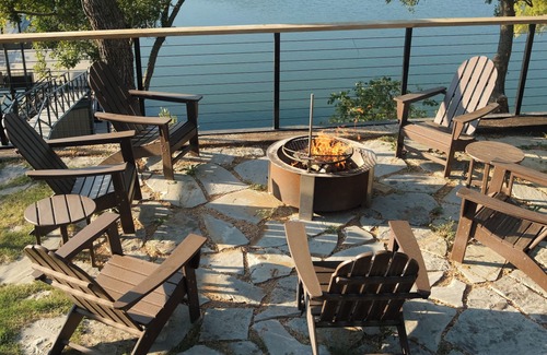 Lake Bridgeport House | The Lookout at Lakewood, Lakefront Paradise with Ultimate Entertainment, Hot Tub and Dock