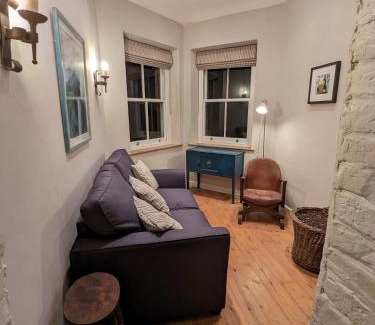 Totland Bay House | The Lookout: Cosy Compact Cottage
