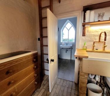 Totland Bay House | The Lookout: Cosy Compact Cottage
