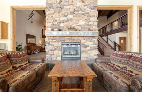 Kirkwood Apartment | The Lookout Loft Great views and King Sized Bed