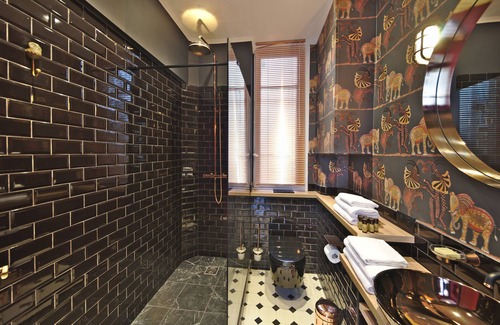 Champs-Elysees Apartment | The Lord Byron Suite