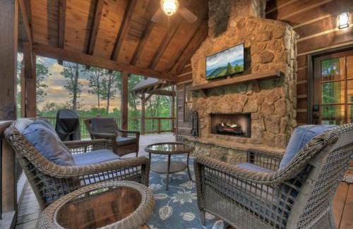 Cherry Log House | The Lst Shepherd - Game Nights, Hot Tub Soaks & Outdoor Fireside TV