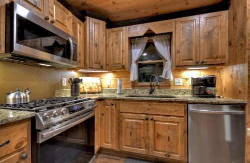 Cherry Log House | The Lst Shepherd - Game Nights, Hot Tub Soaks & Outdoor Fireside TV