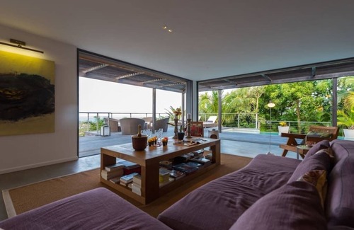 Vitet House | The Lustrous Villa Casa Tigre, WIFI, Pool, TV Room