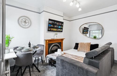 Watford Apartment | The Lynx Landing - Contractors - Free Parking - Near Harry Potter Studios