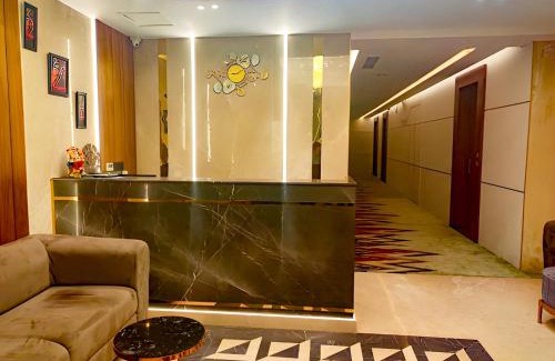 Srinagar Hotel | The Maharaja Crest