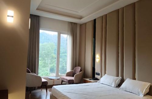 Srinagar Hotel | The Maharaja Crest