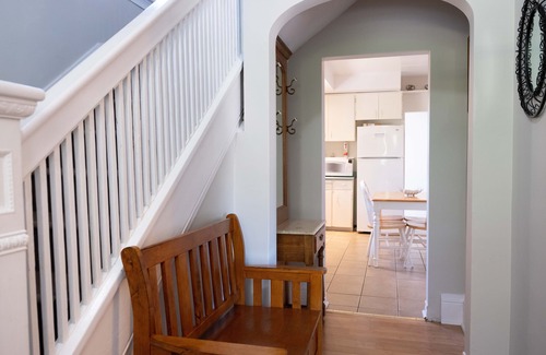 Niagara Falls House | The Maple Leaf House - Walking Distance to The Falls and Downtown!