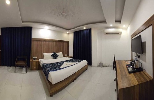 Sushant Lok Hotel | The Maple Stays