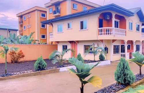Limbe House | The Massango Guesthouse. Stunning 3-Bedrooms GuestHouse in Limbe Cameroon.