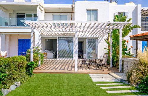 Pervolia House | The MedView Garden House