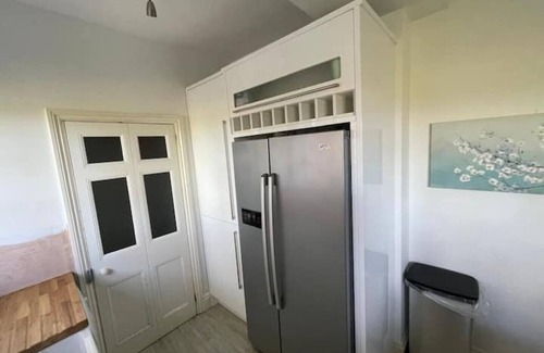 Yardley Gobion House | The Mill – Historic Home with Hot Tub, Sleeps 12