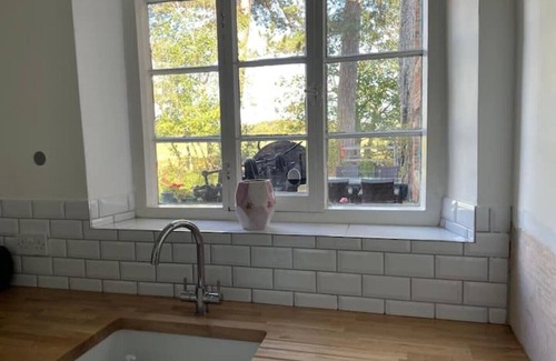 Yardley Gobion House | The Mill – Historic Home with Hot Tub, Sleeps 12