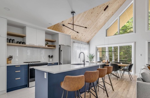 Pont-Rouge Ski Chalet | The Milos – Peaceful Escape – Pet Friendly