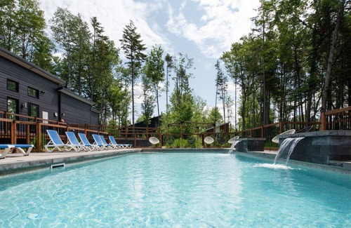 Pont-Rouge Ski Chalet | The Milos – Peaceful Escape – Pet Friendly