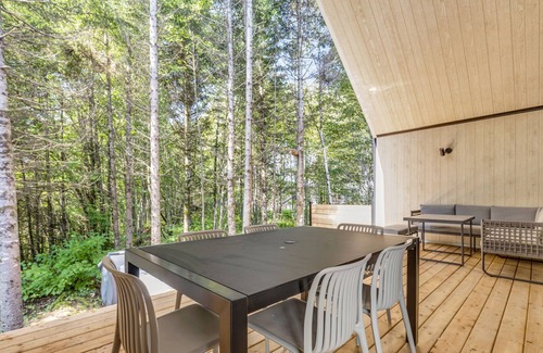 Pont-Rouge Ski Chalet | The Milos – Peaceful Escape – Pet Friendly