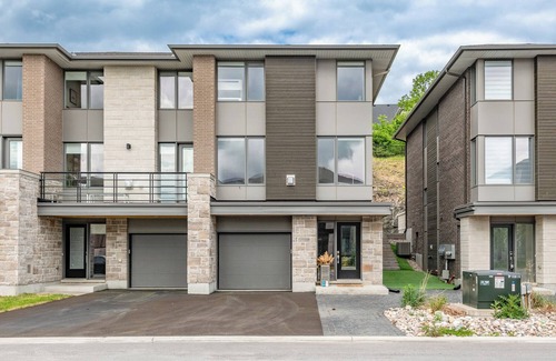 Kanata Lakes - Marchwood Lakeside - Morgan's Grant - Kanata House | The Modern Shack: Kanata's modern furnished home rental, 4 bedrooms
