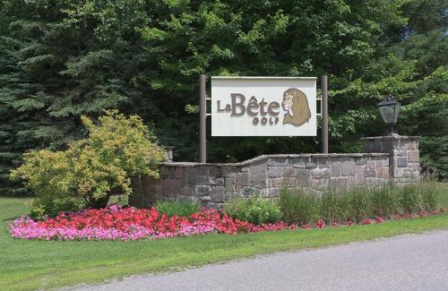 Mont-Tremblant Ski Chalet | The Mont-Tremblant Hideaway by InstantSuites