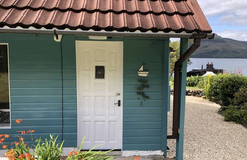 Cairndow Cottage | The Moorings, overlooking Loch Fyne - sleeps 4 guests in 2 bedrooms
