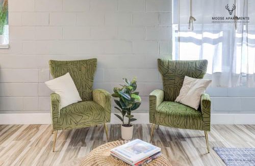 Downtown Memphis Apartment | The Moose #6 - Modern Luxe Studio with Free Parking & King Bed