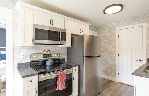 Keene Apartment | "The Murdock Suite @ The Large House"